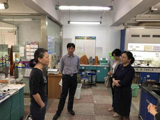 7月11日广东省微生物所所长朱红慧一行到实验室交流、访问